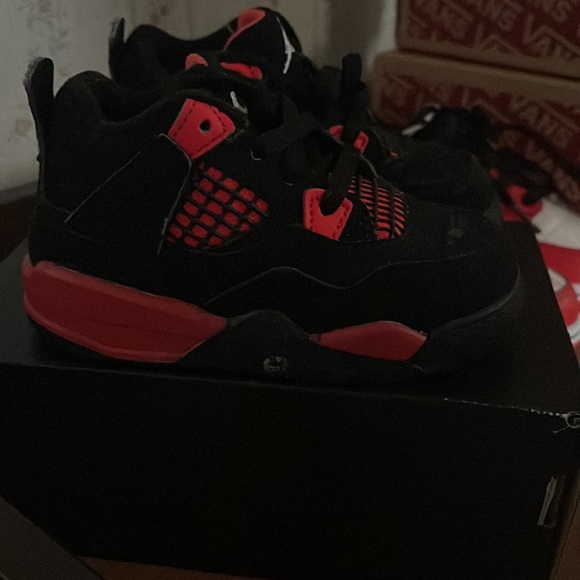 Jordan 4 Retro - Picture 2 of 4